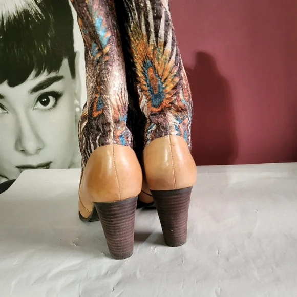 WOMANS ELITE BY CORKYS EMBROIDERED PEACOCK BOOTS SZ 9 - Picture 5 of 12